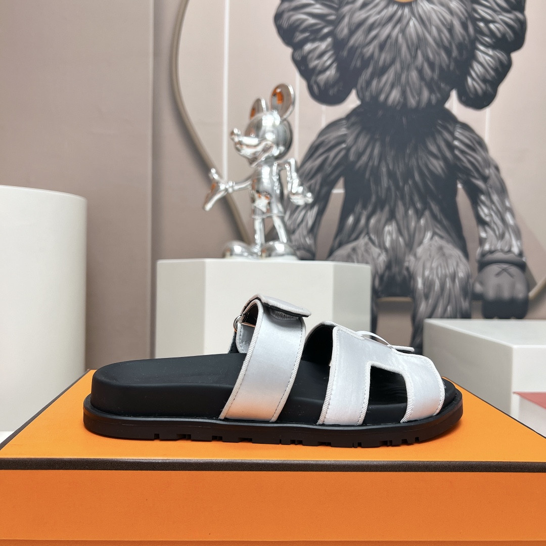 UA H**me5 Chypre sandal