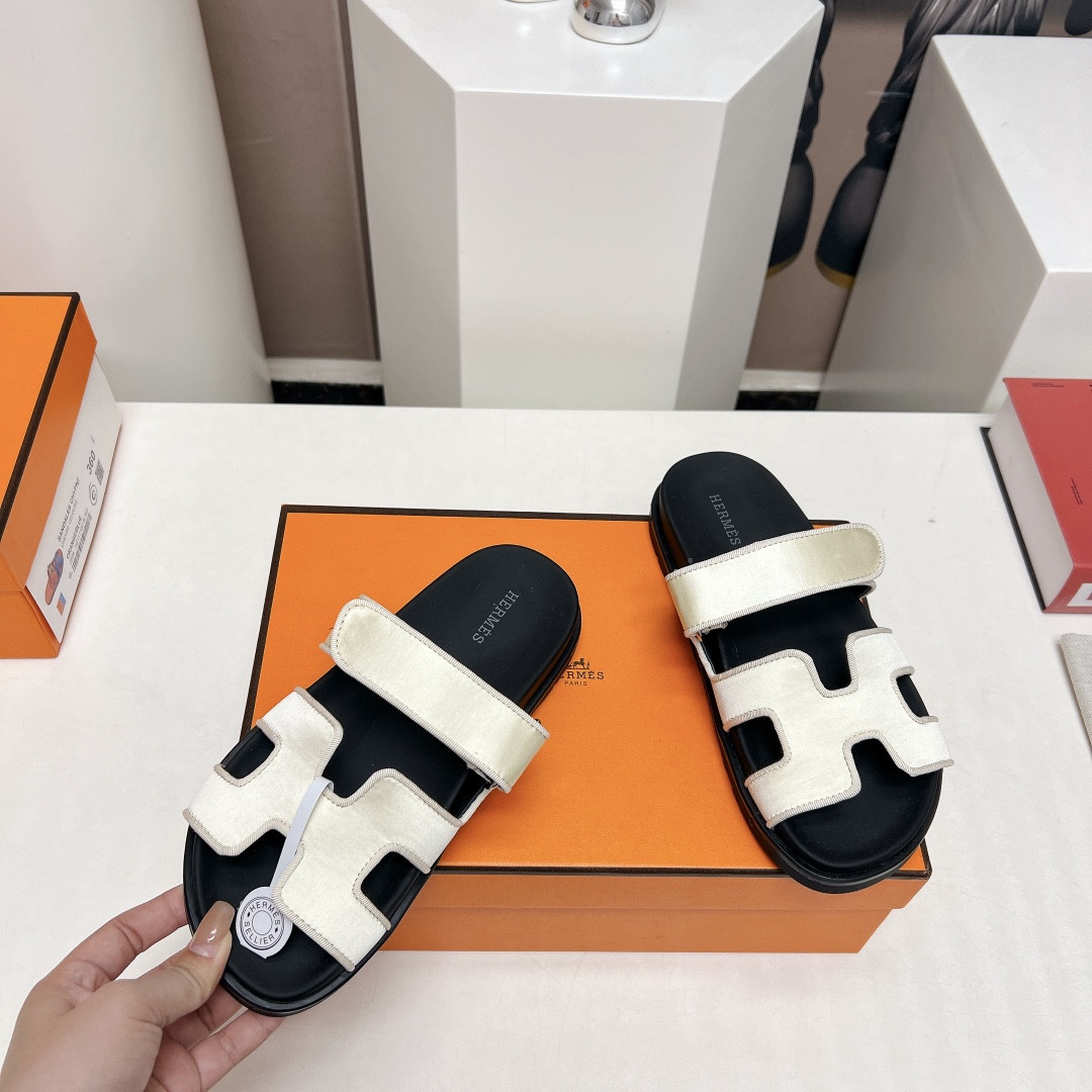 UA H**me5 Chypre sandal