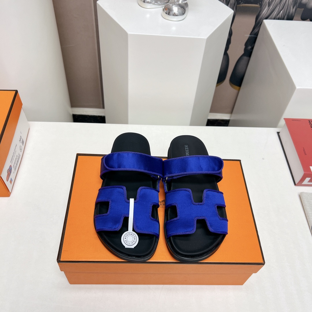 UA H**me5 Chypre sandal