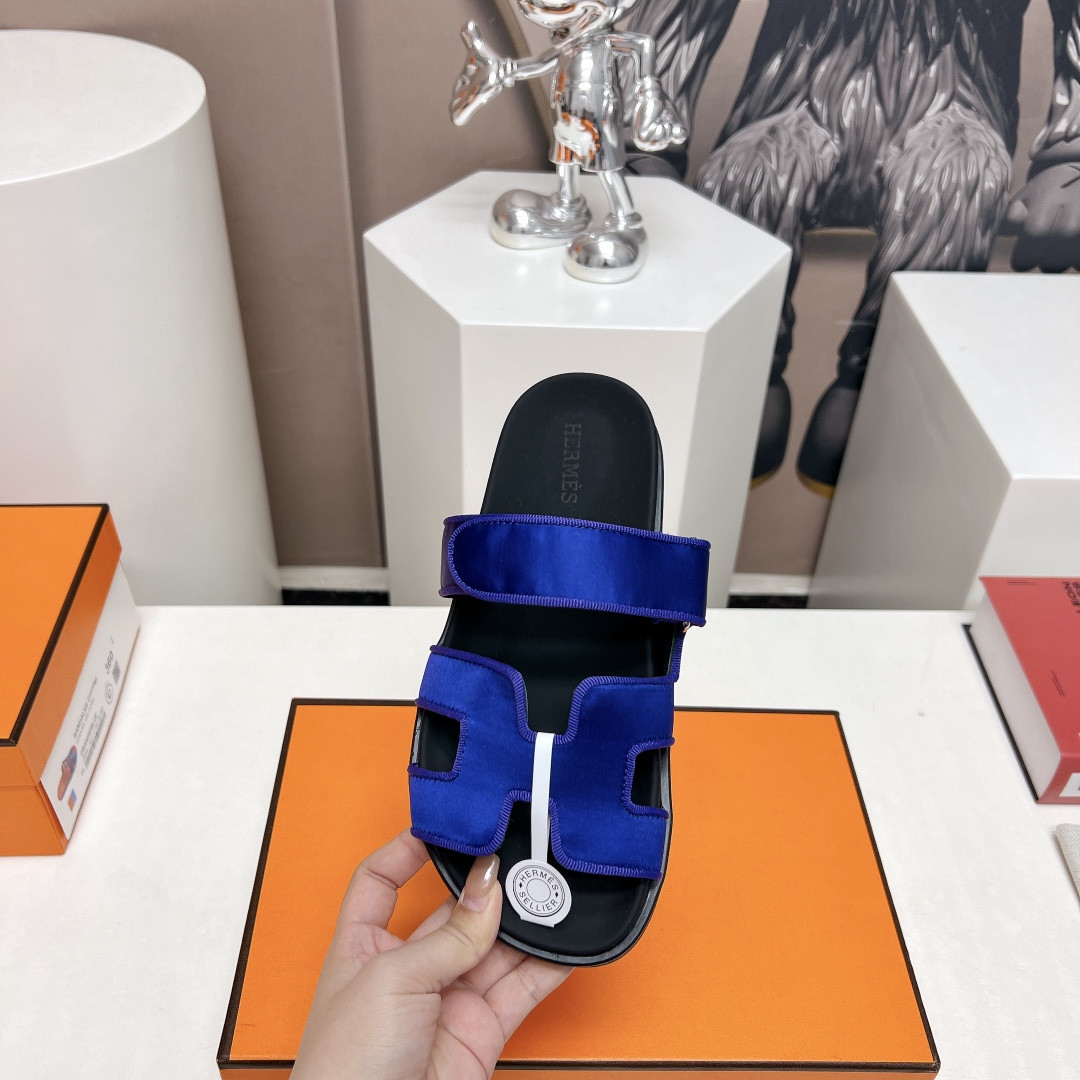 UA H**me5 Chypre sandal