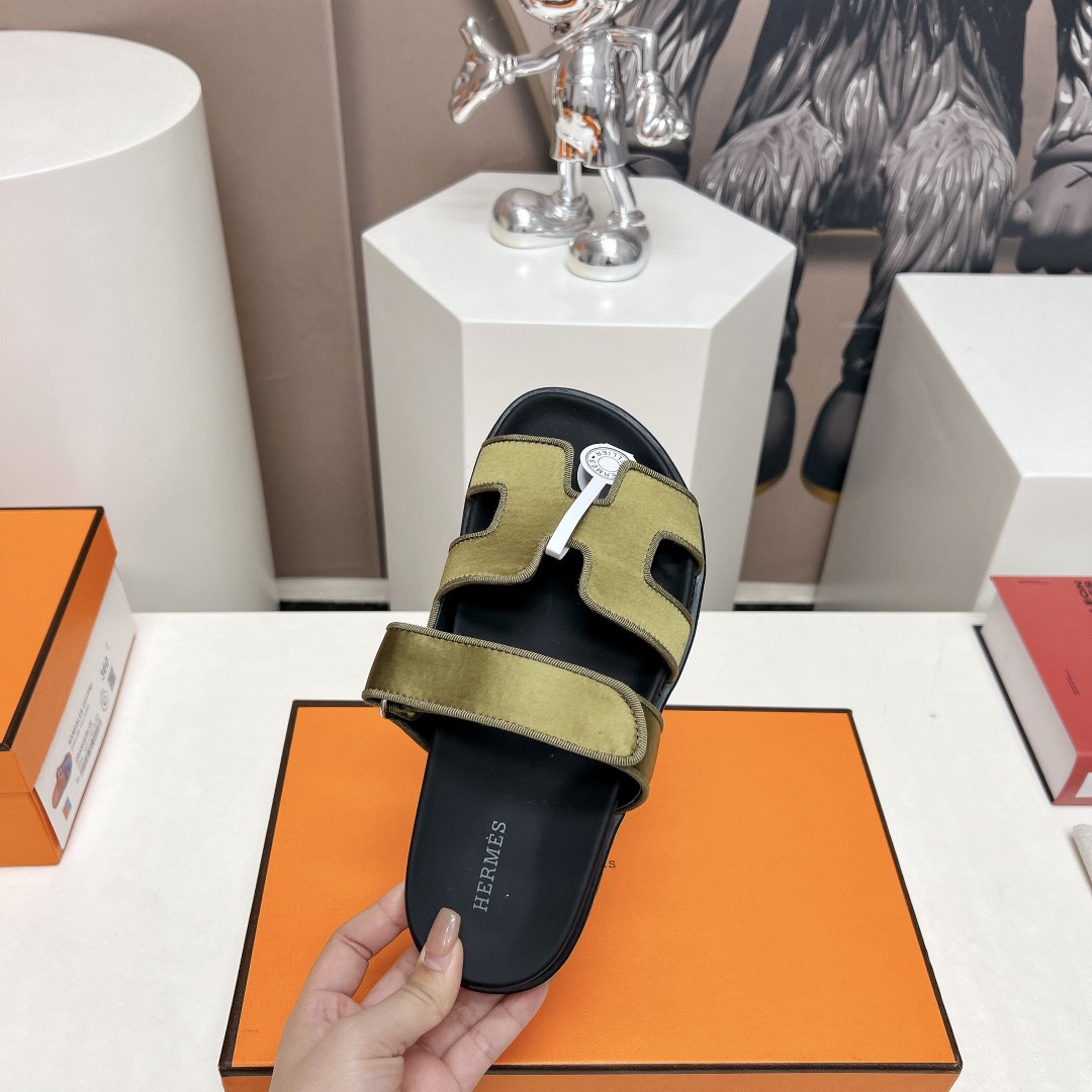 UA H**me5 Chypre sandal