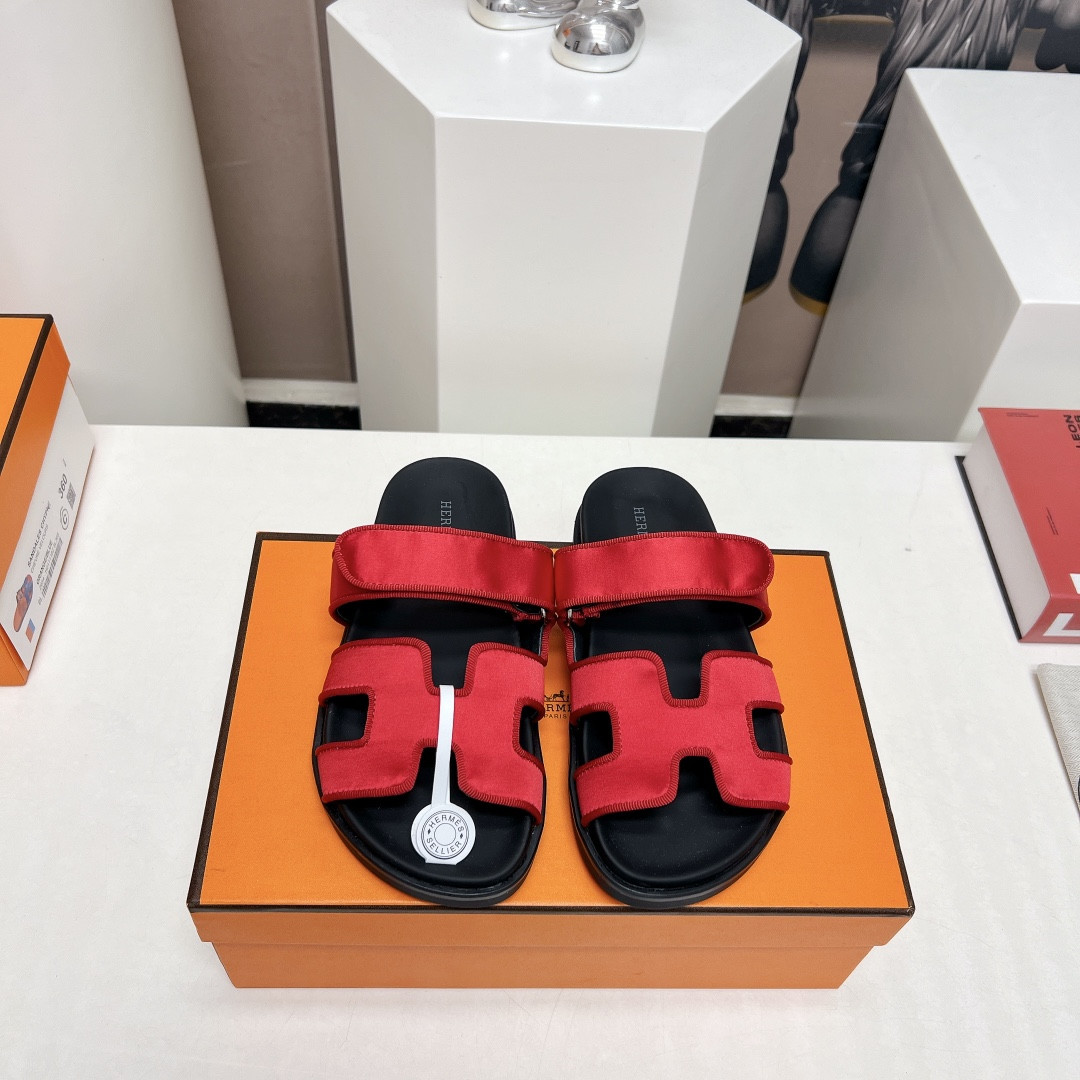 UA H**me5 Chypre sandal