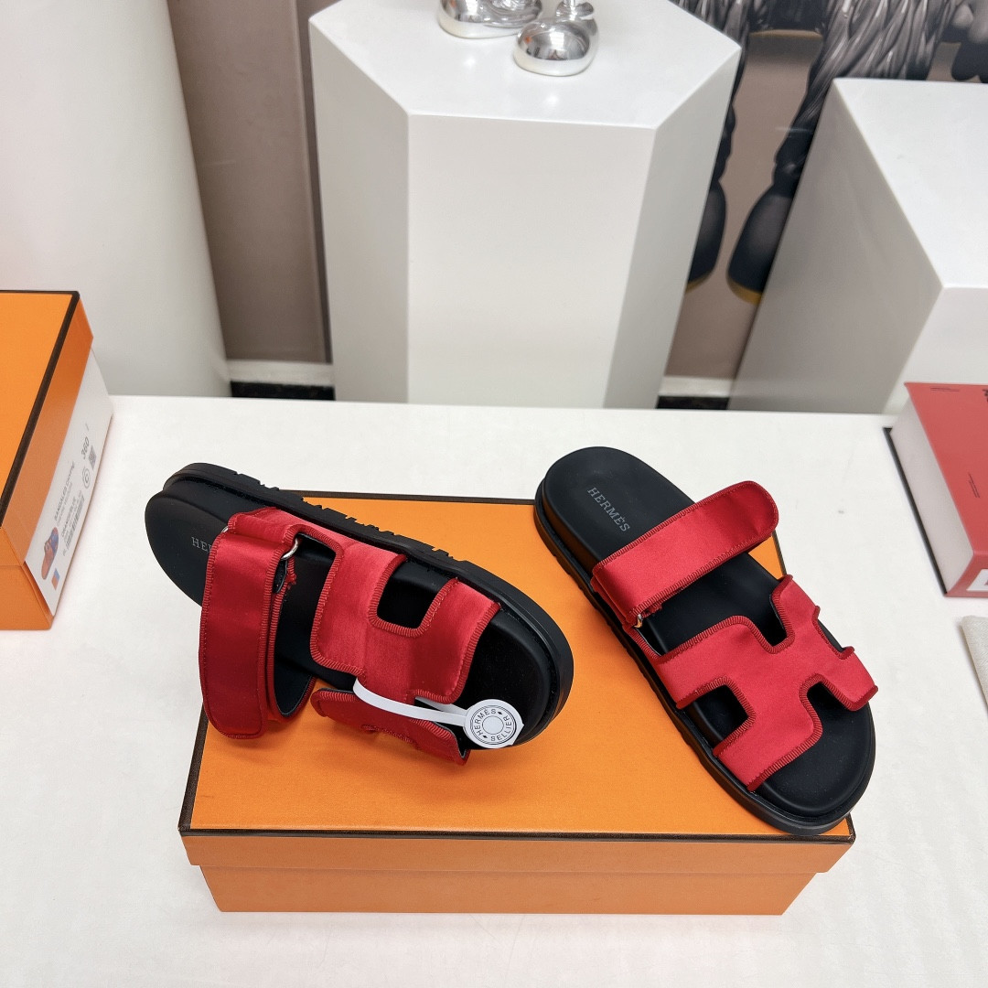 UA H**me5 Chypre sandal
