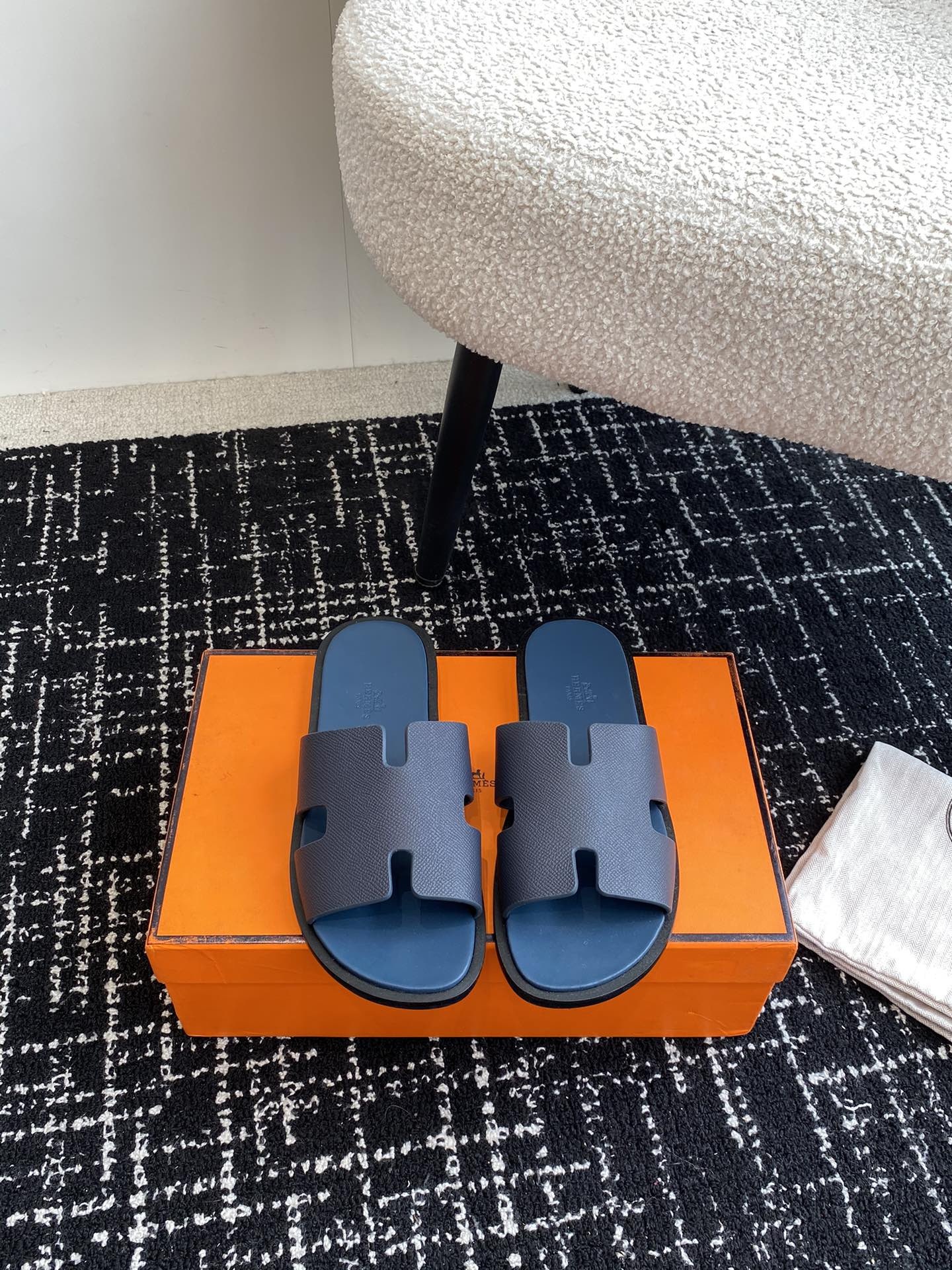 UA H**me5 Izmir sandal