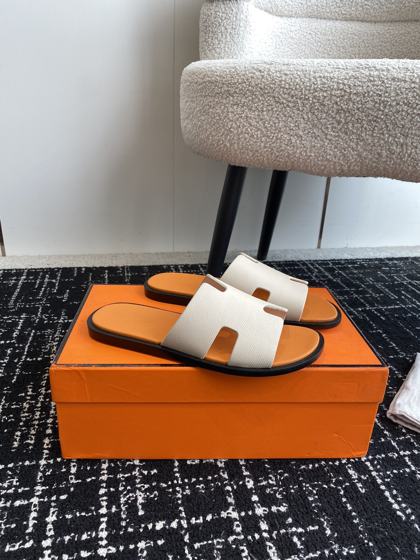 UA H**me5 Izmir sandal