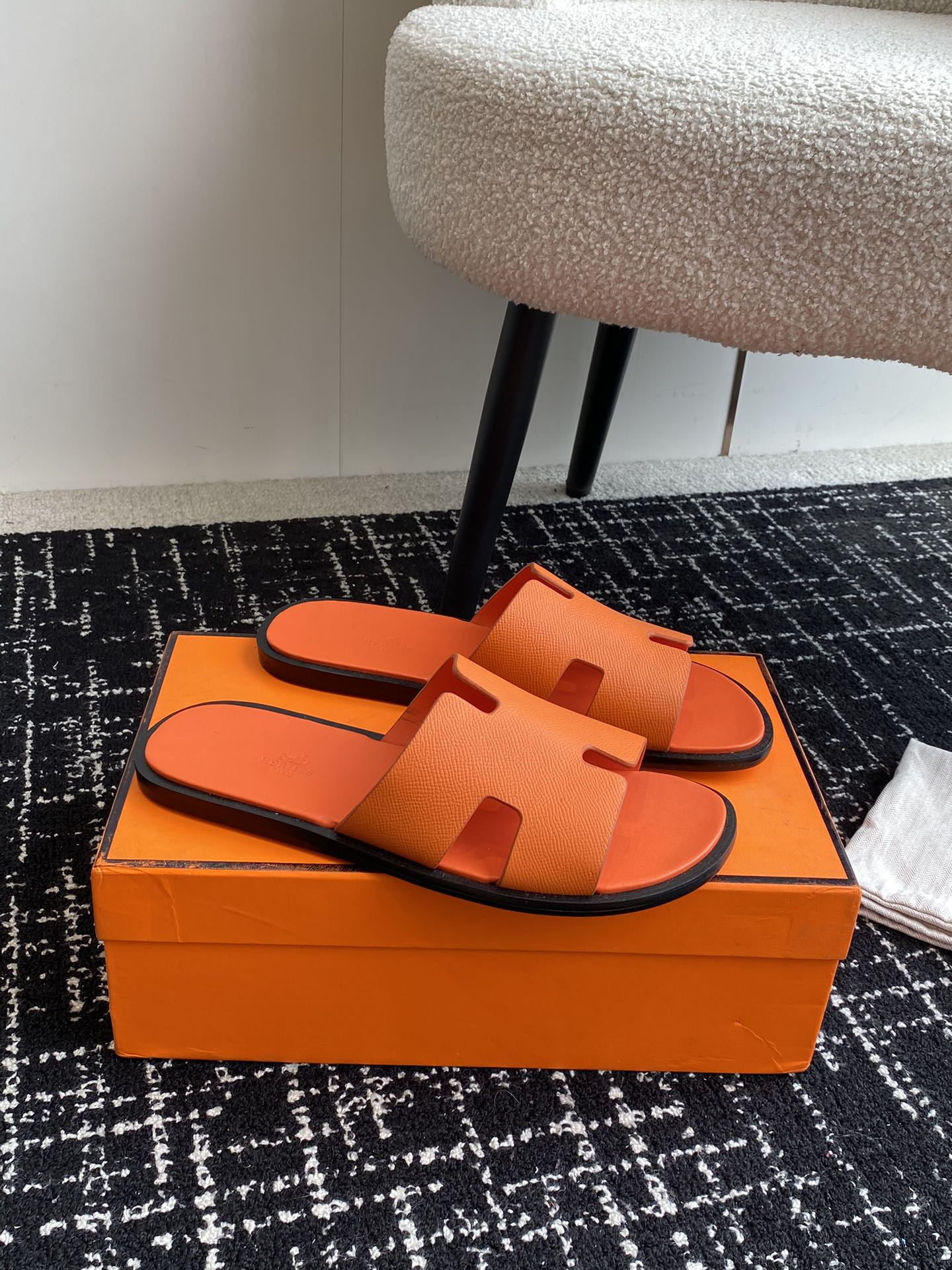 UA H**me5 Izmir sandal