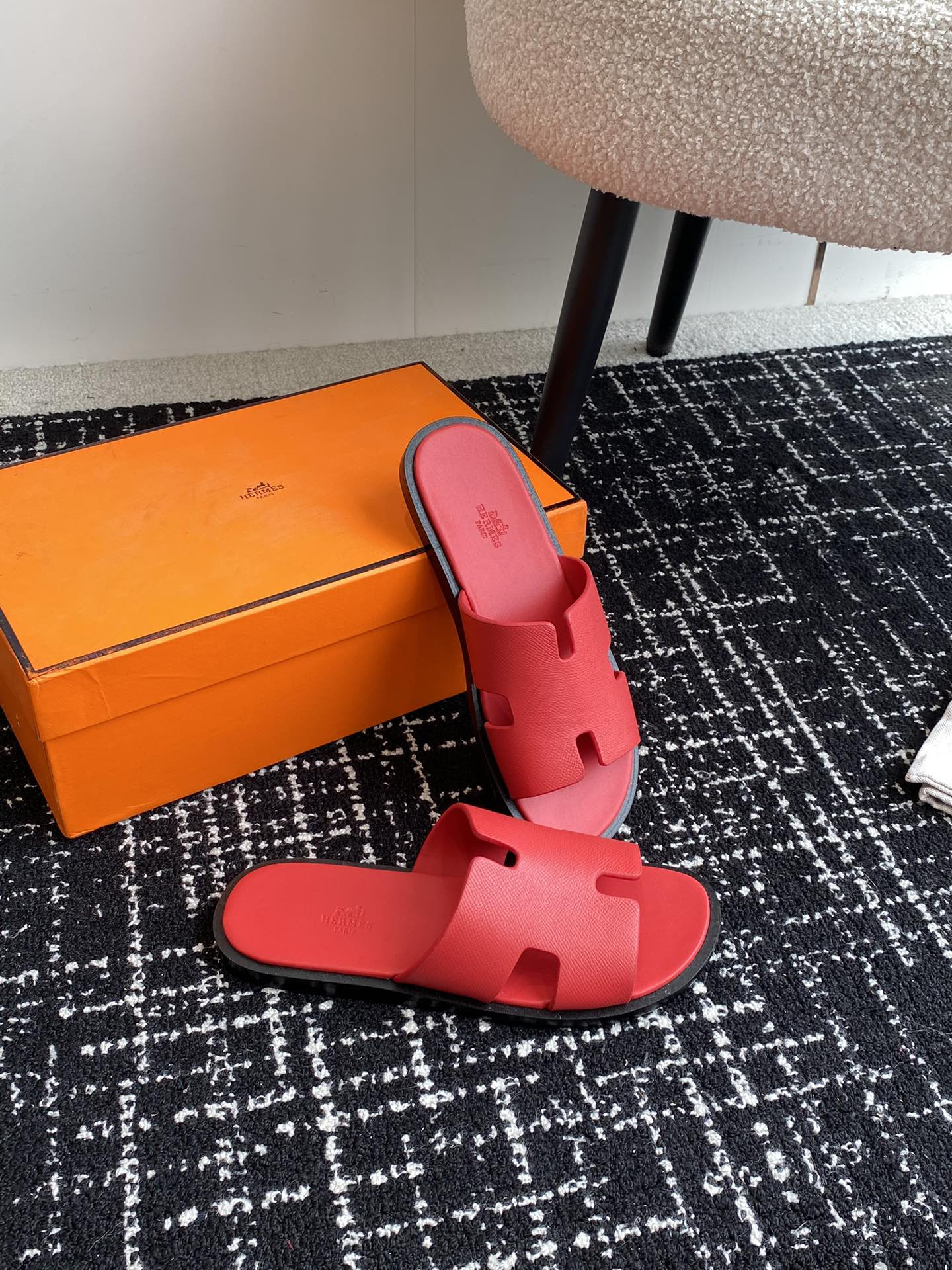 UA H**me5 Izmir sandal