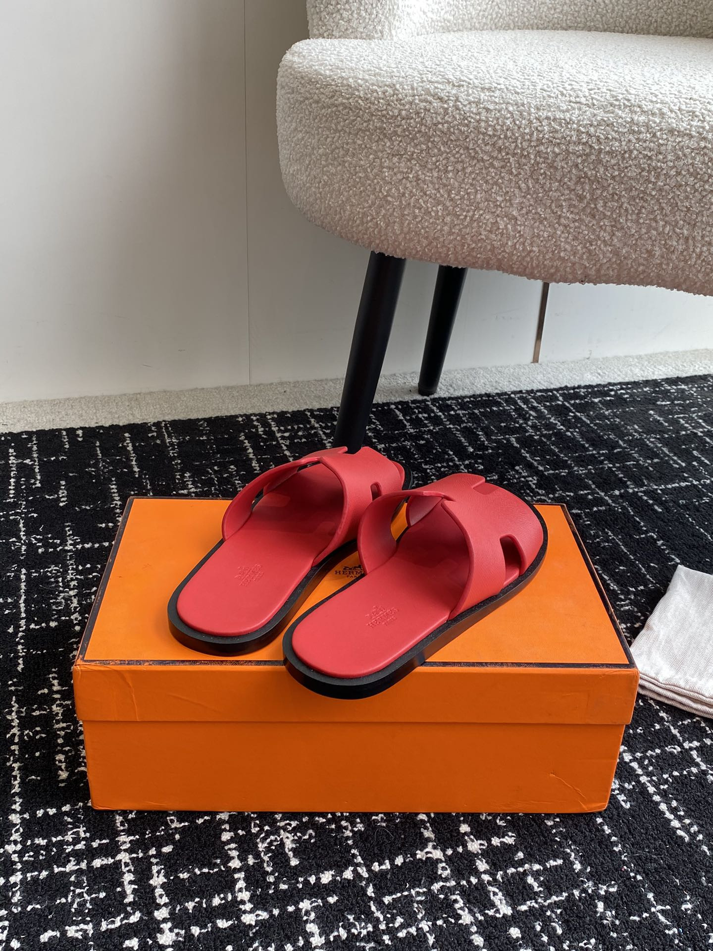 UA H**me5 Izmir sandal