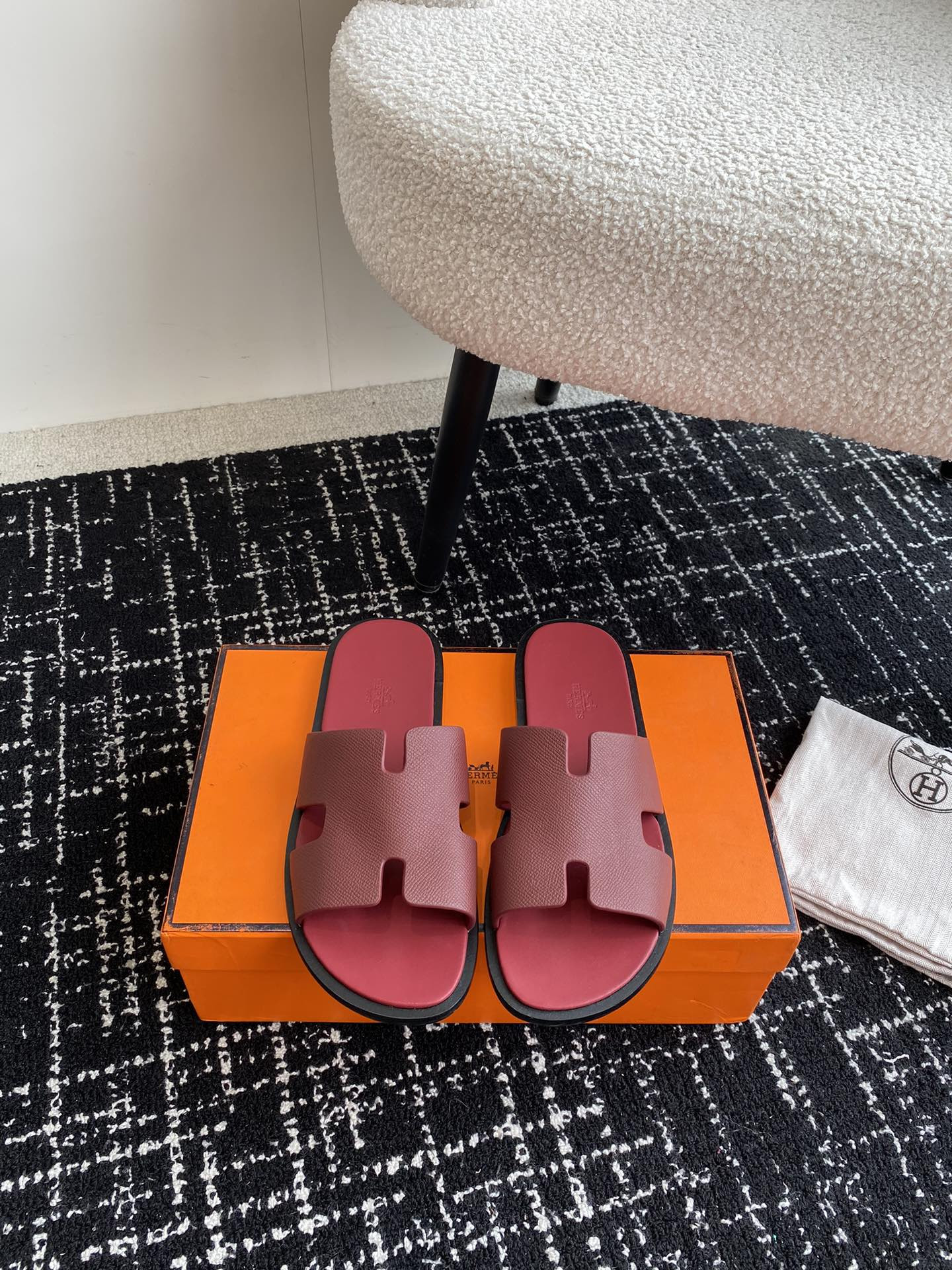 UA H**me5 Izmir sandal