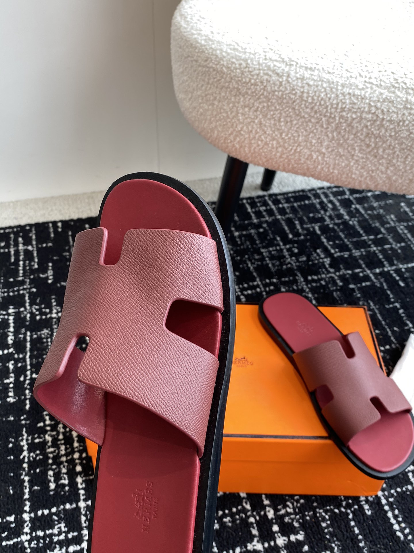 UA H**me5 Izmir sandal