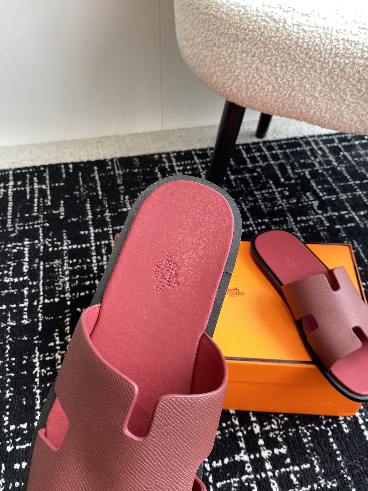 UA H**me5 Izmir sandal