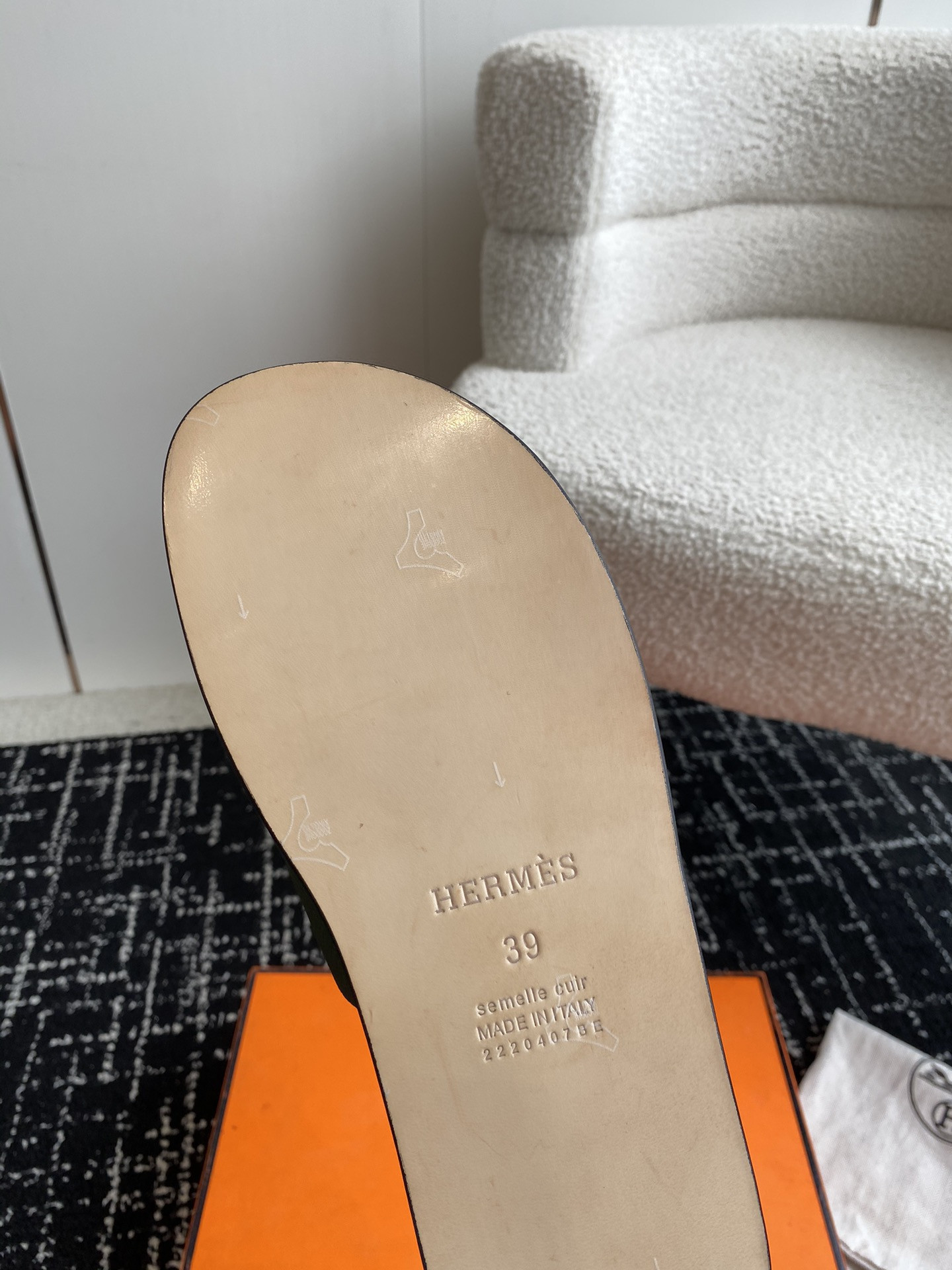 UA H**me5 Izmir sandal