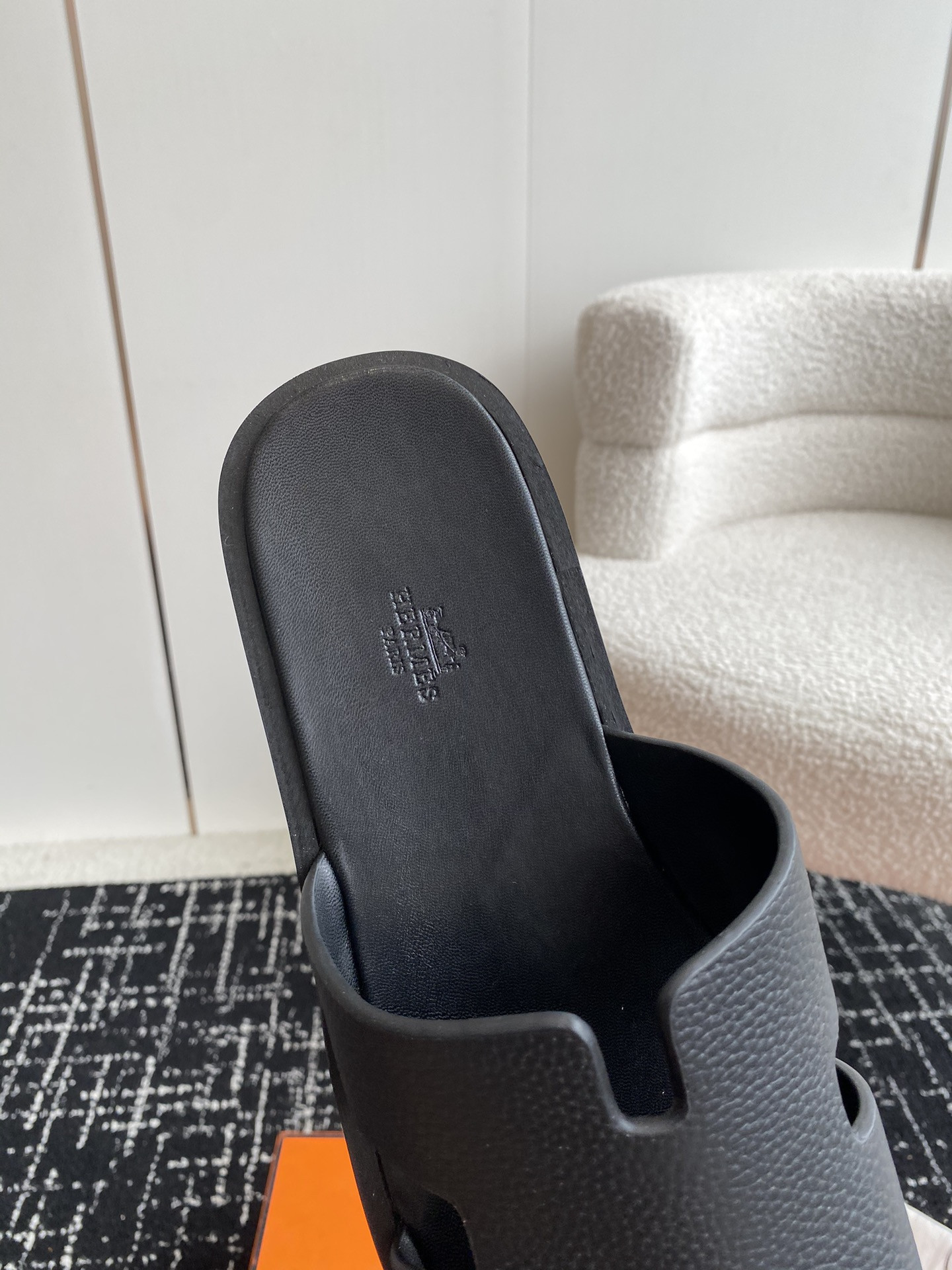 UA H**me5 Izmir sandal