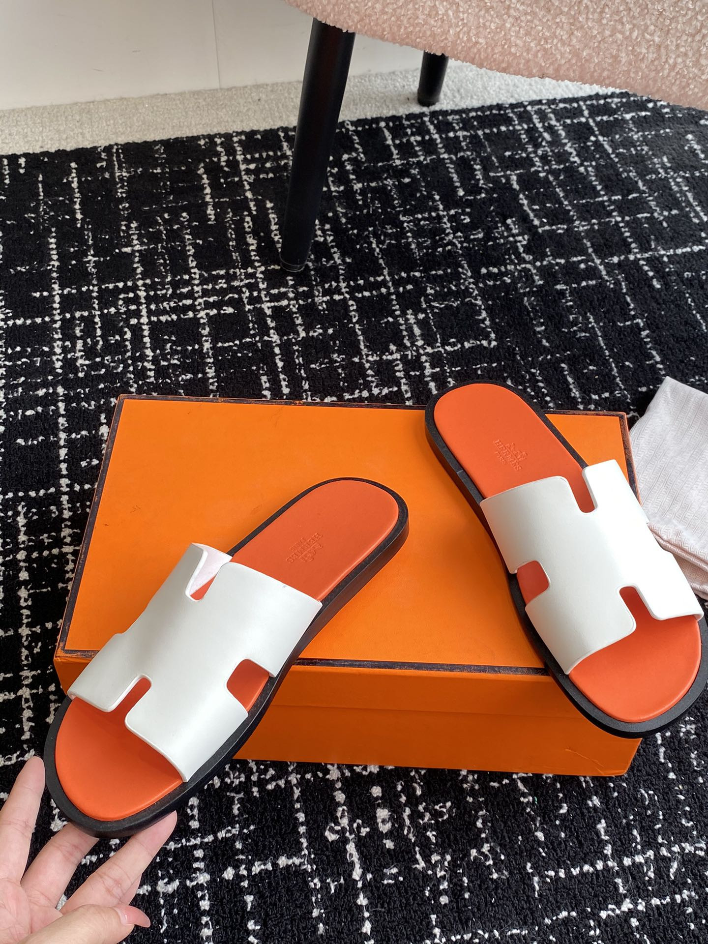 UA H**me5 Izmir sandal