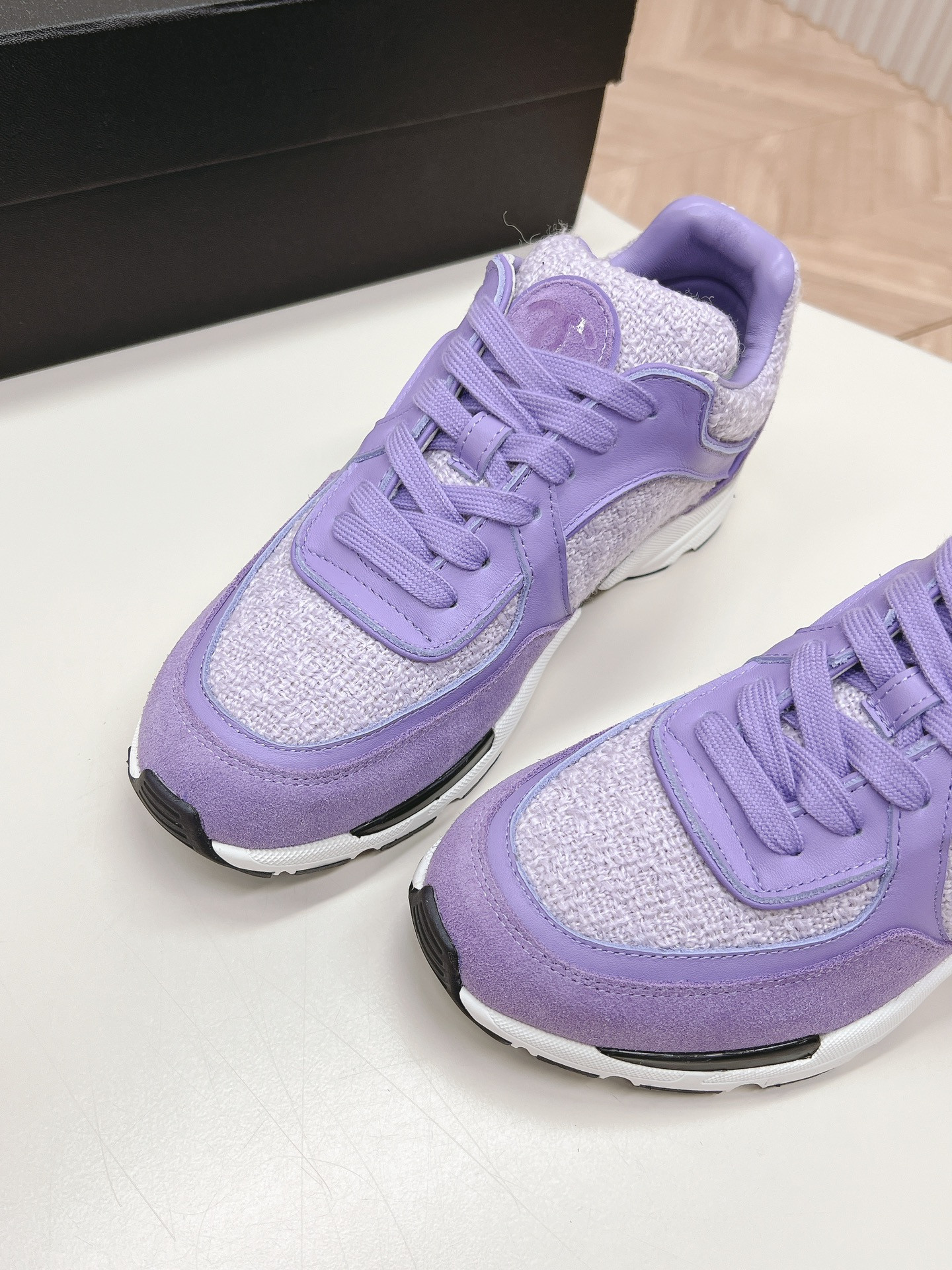 UA Ch**el SNEAKER