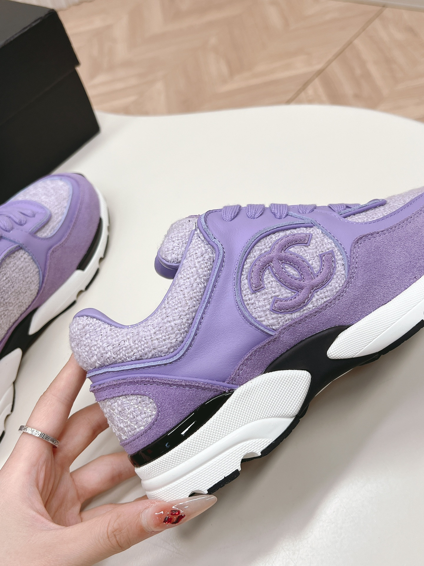 UA Ch**el SNEAKER