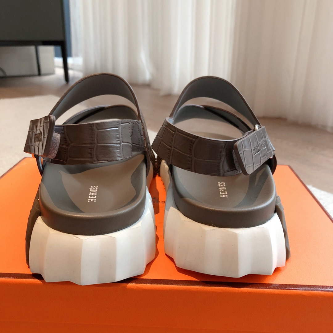 UA H**me5 Electric sandal