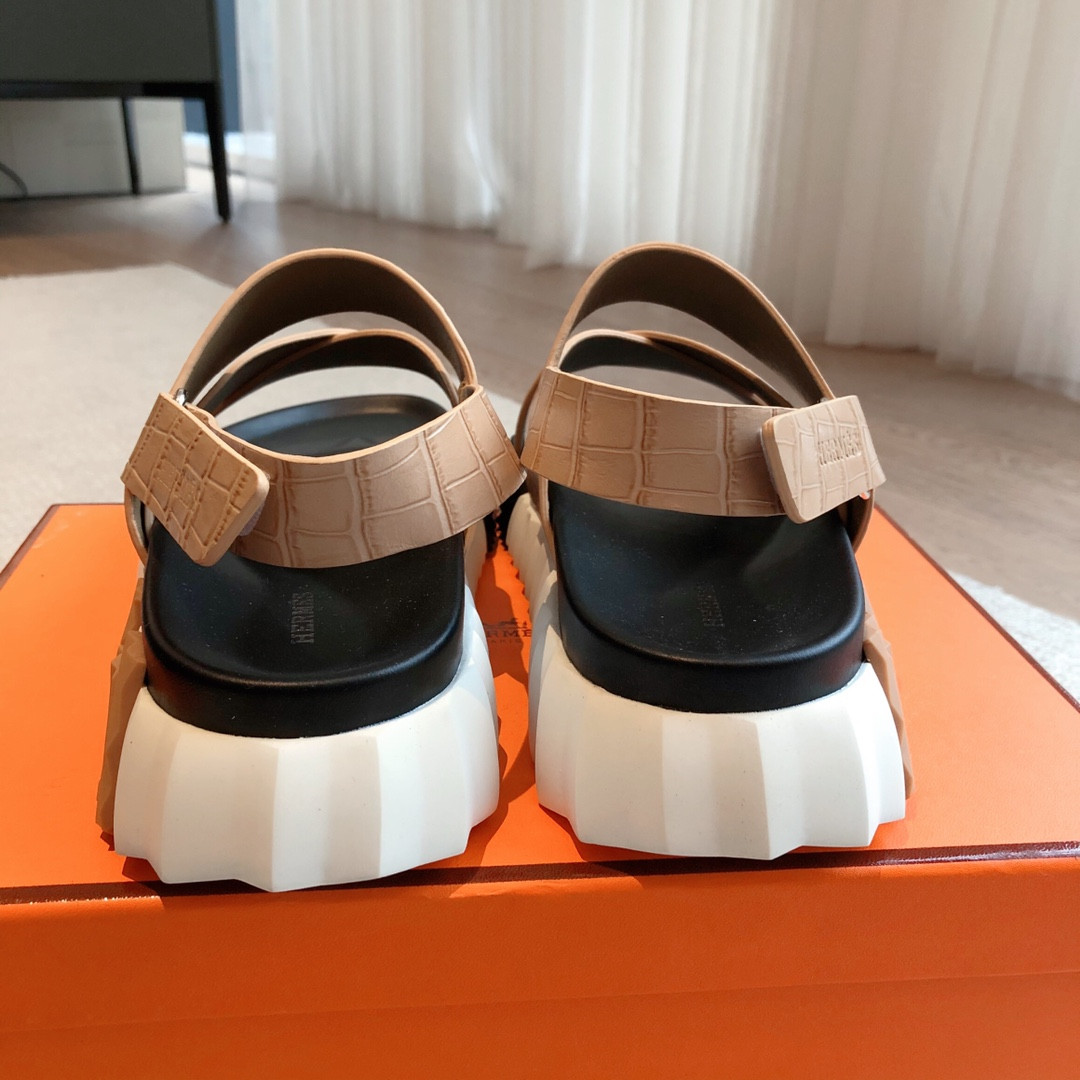 UA H**me5 Electric sandal