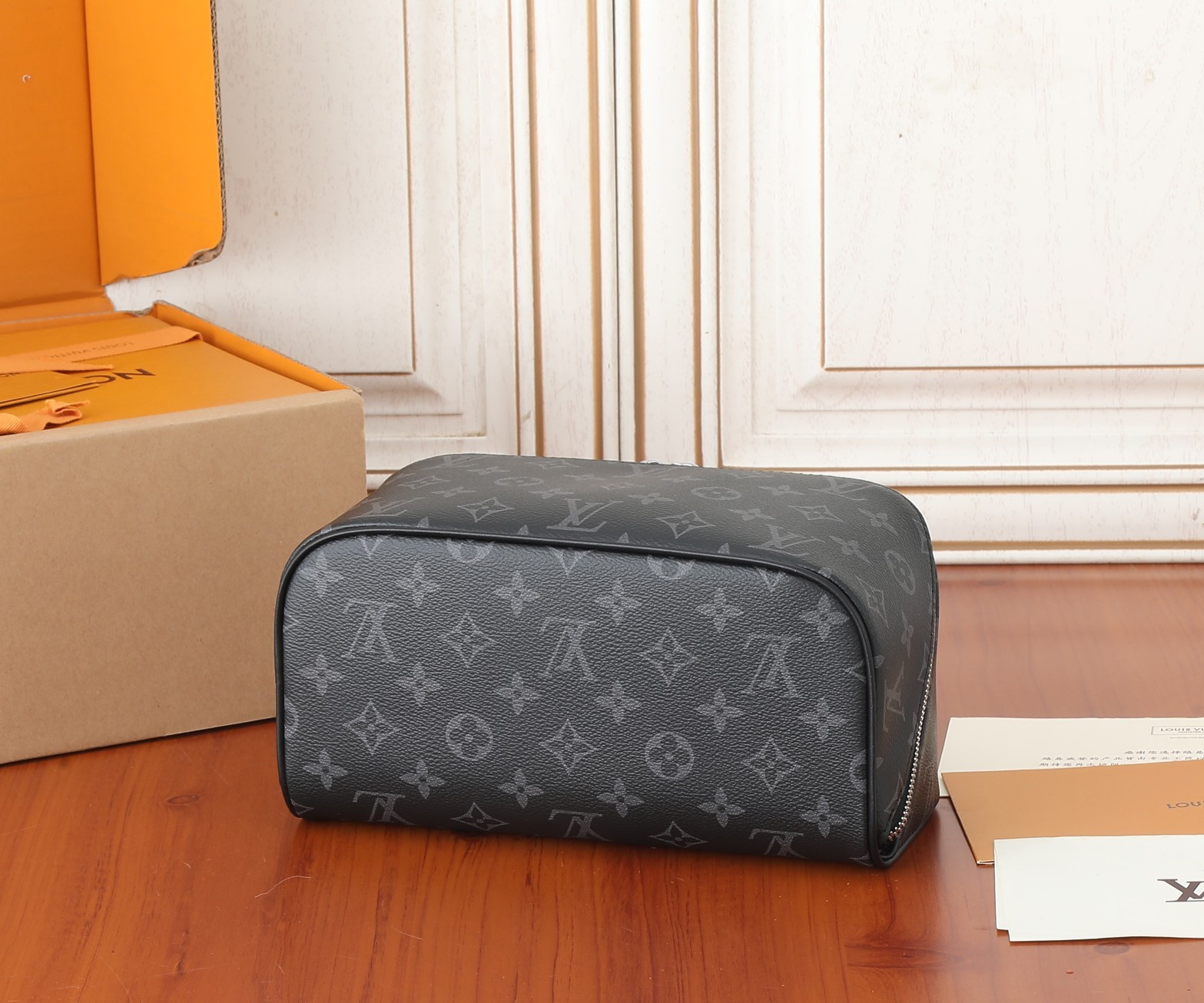 LV Toiletry Bag M11508 24x13x13CM