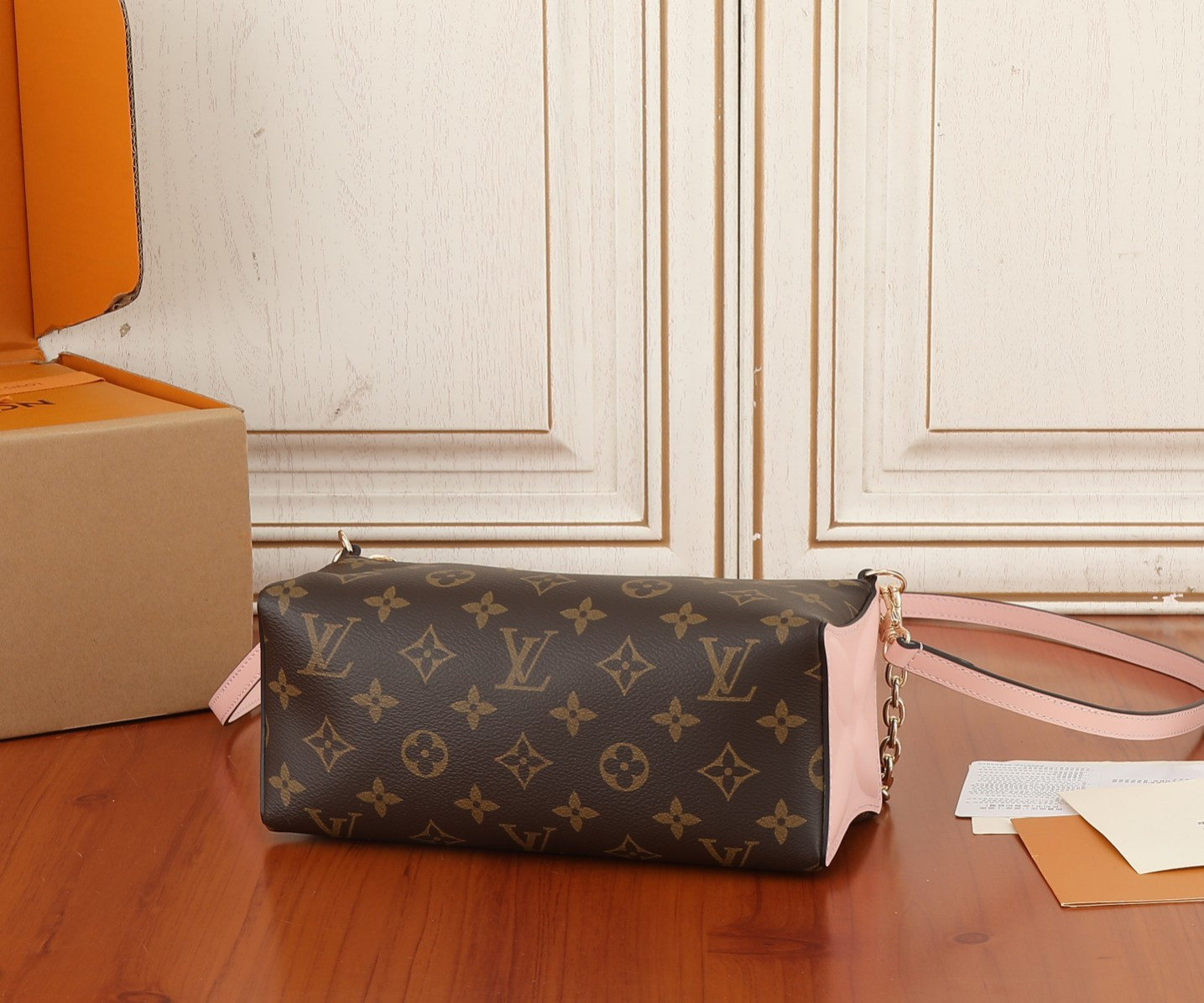 LV Bloom Pouch M11303 22.5x13x13CM