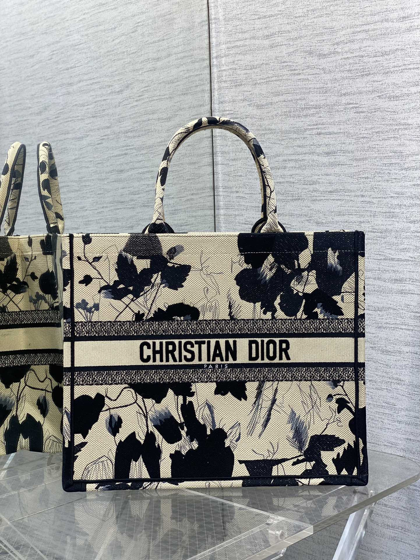D10r Tote 42 x 18 x 35cm