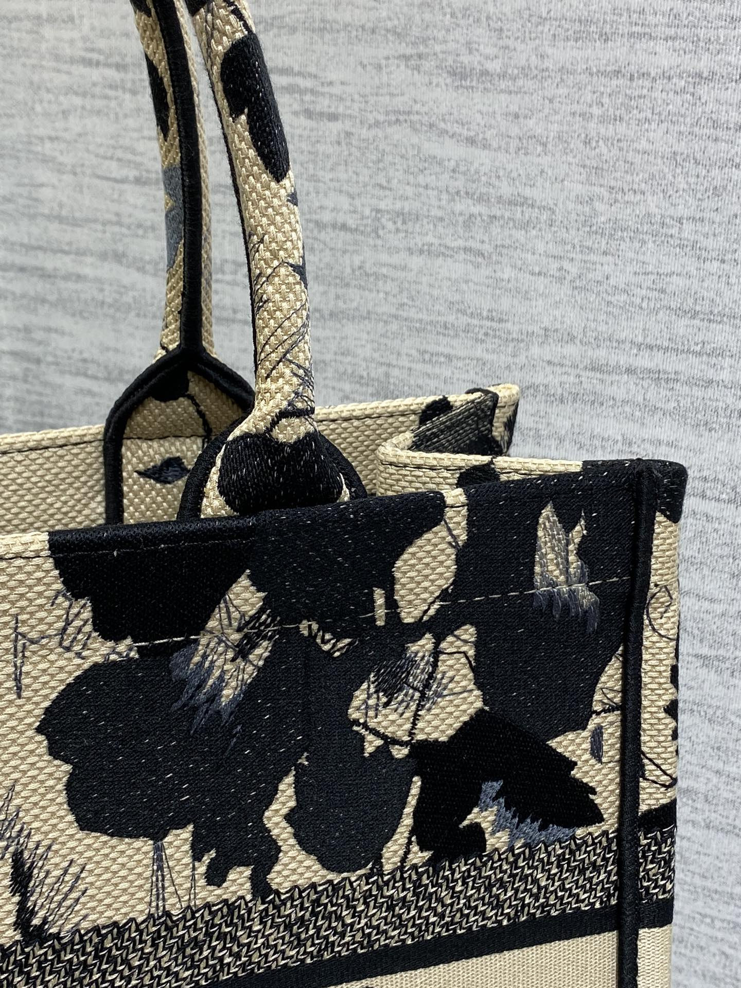 D10r Tote 36 x 18 x 28cm