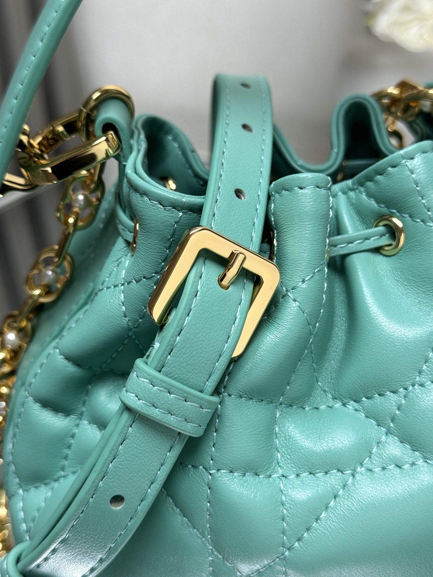 Small D10r Jolie Bucket Bag 17 x 16 x 10.5 cm