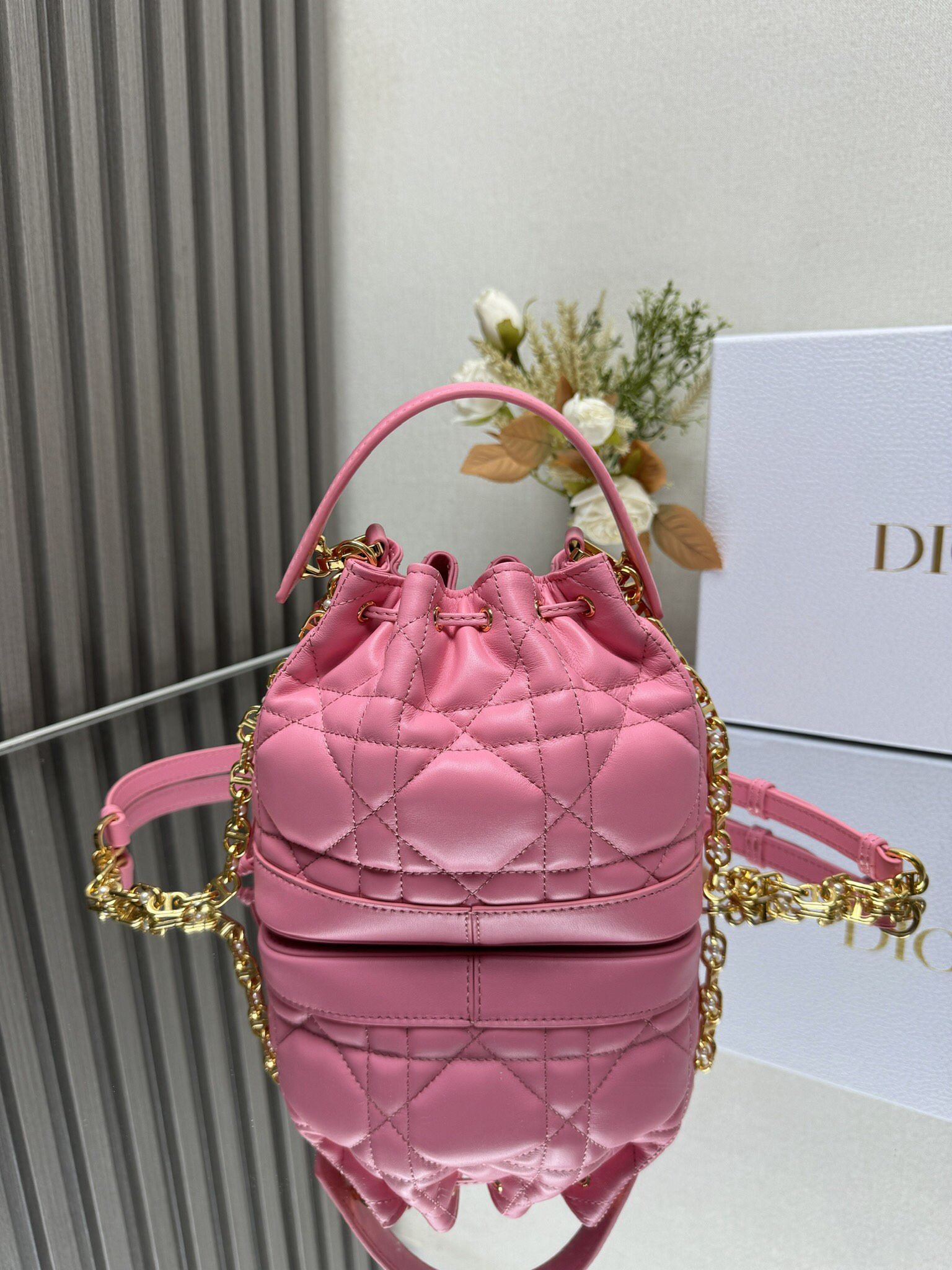 Small D10r Jolie Bucket Bag 17 x 16 x 10.5 cm