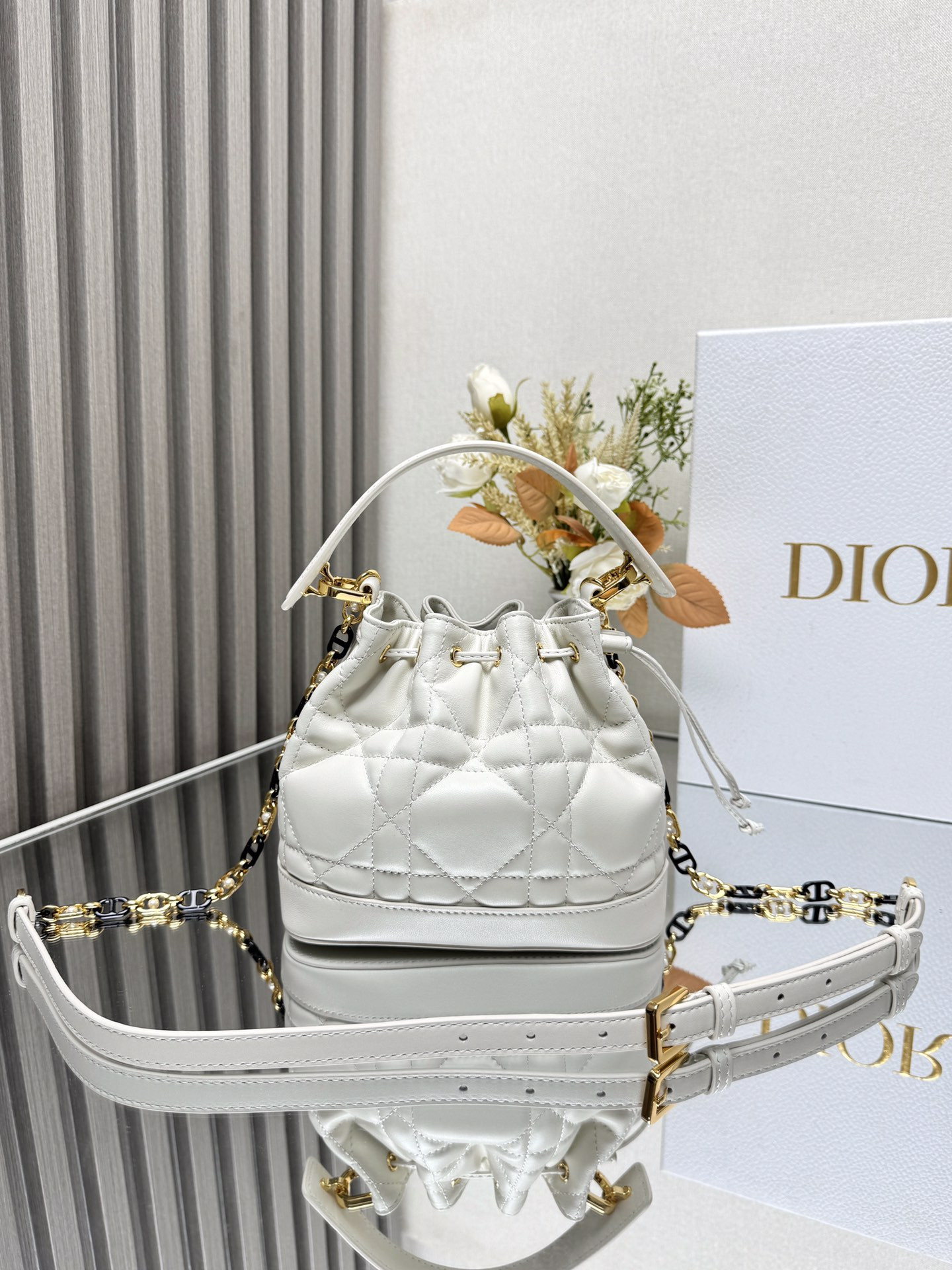Small D10r Jolie Bucket Bag 17 x 16 x 10.5 cm