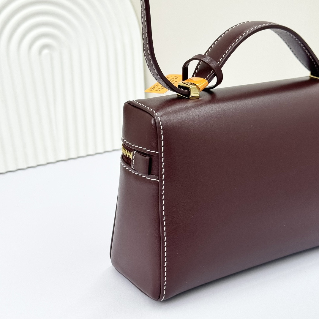 L0r0 P1ana Extra Pocket L19 Smooth Calfskin 11 x 19 x 6.5 cm