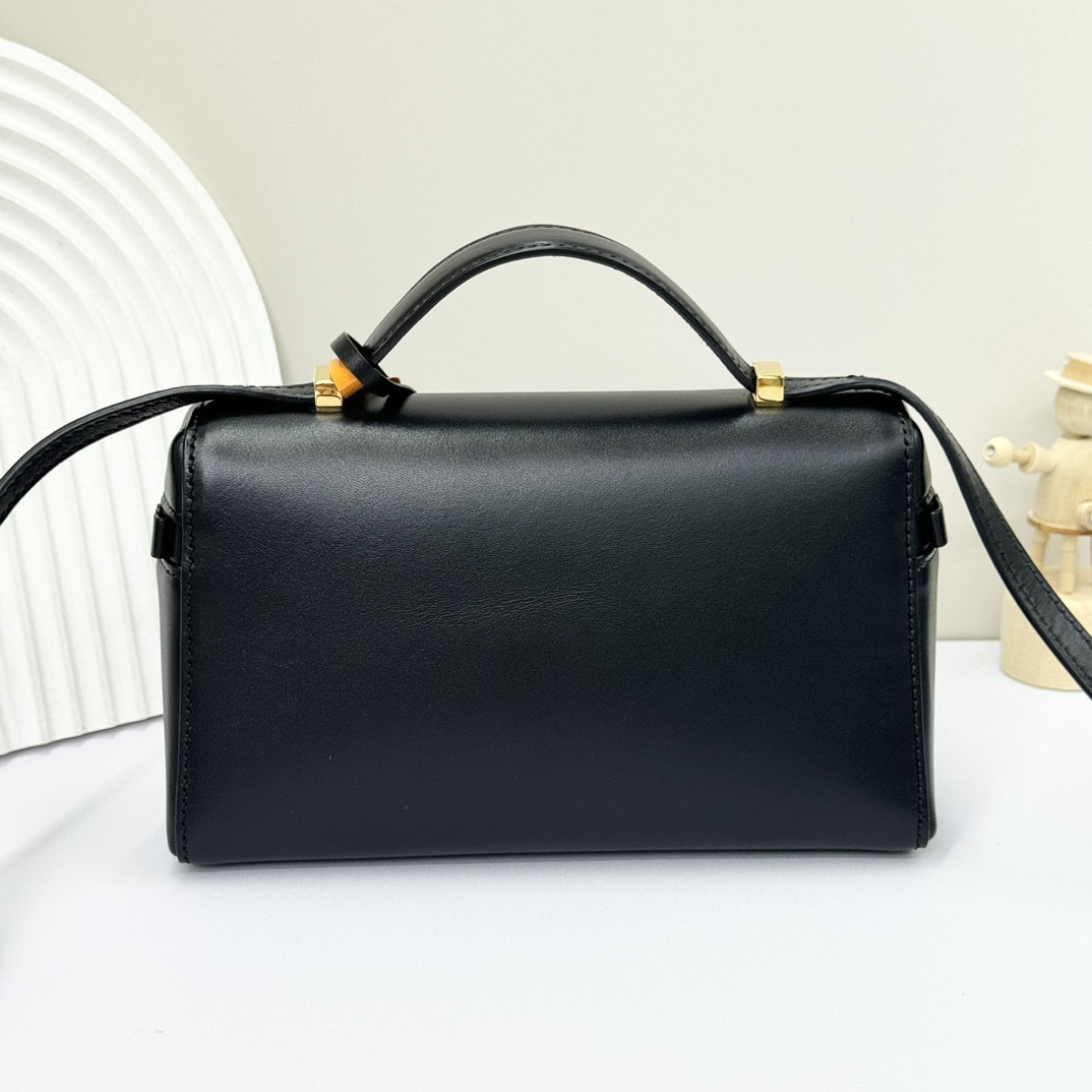 L0r0 P1ana extra pocket l23 smooth calfskin 23 x 12 x 7 cm