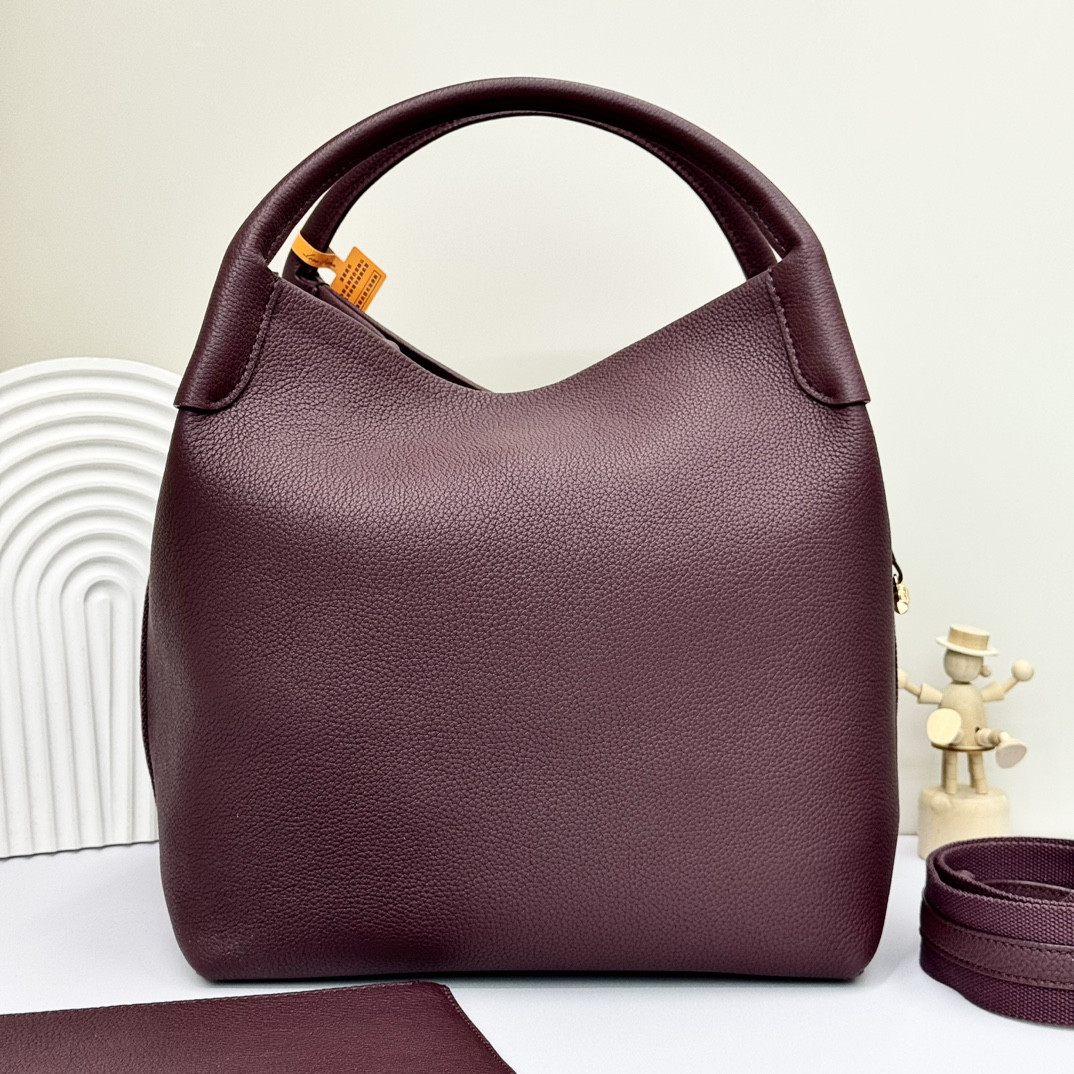L0r0 P1ana Large Bale Bag Grained Calfskin 24 x 20 x 27 cm