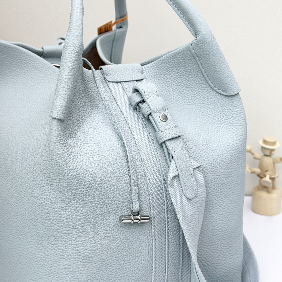 L0r0 P1ana Large Bale Bag Grained Calfskin 24 x 20 x 27 cm