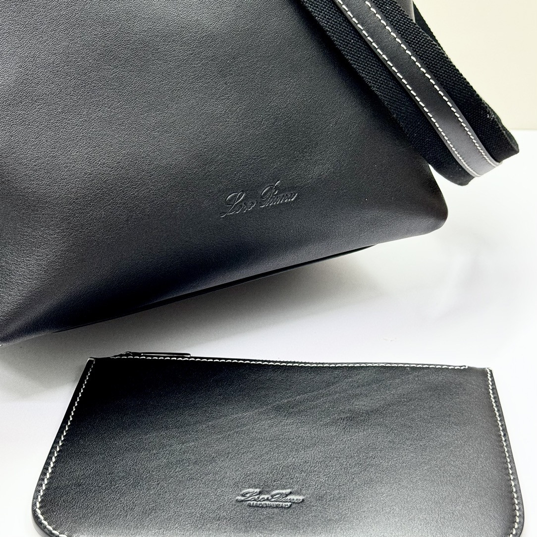L0r0 P1ana Large Bale Bag Smooth Calfskin 24 x 20 x 27 cm