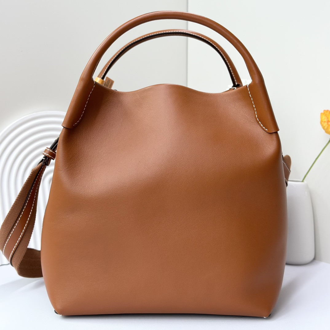 L0r0 P1ana Large Bale Bag Smooth Calfskin 24 x 20 x 27 cm