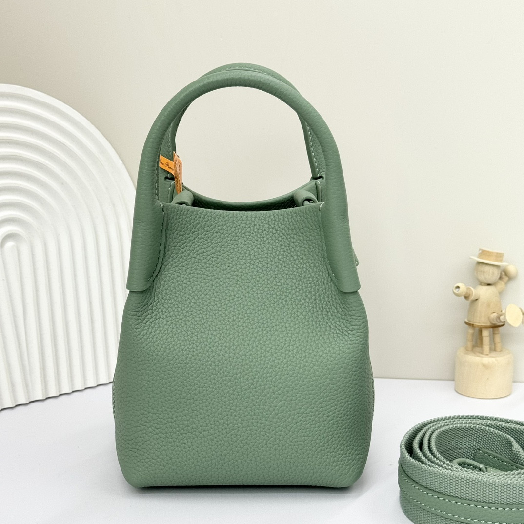 L0r0 P1ana Micro Bale Bag Grained Calfskin 23 x 16 x 14 cm