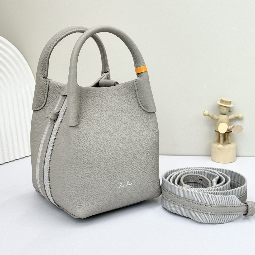 L0r0 P1ana Micro Bale bag Grained Calfskin 23 x 16 x 14 cm