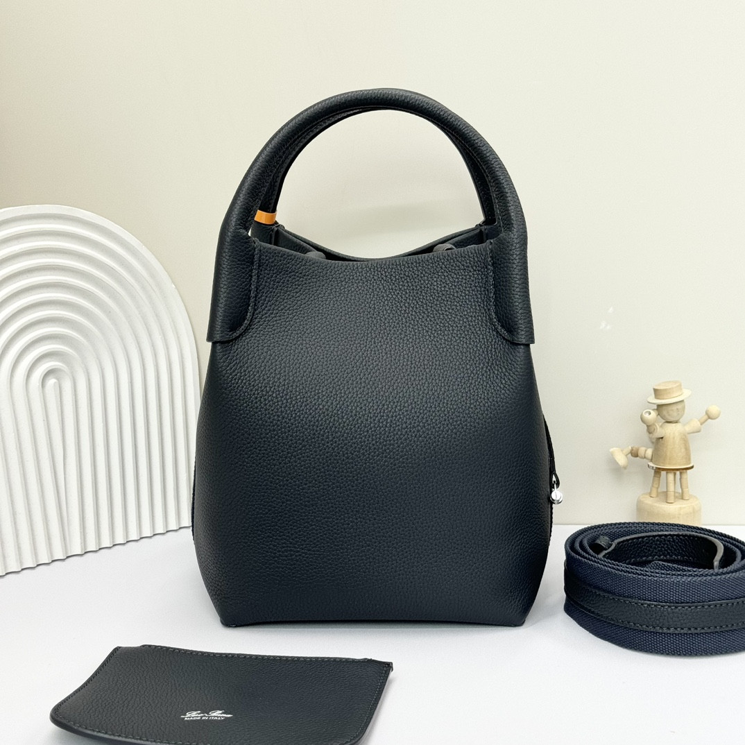 L0r0 P1ana Small Bale Bag Black Grained Calfskin 17 x 17 x 21 cm