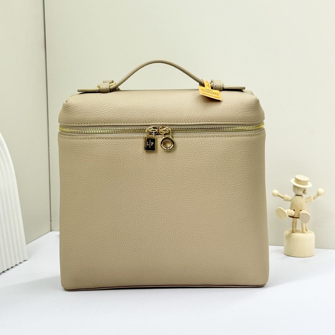 L0r0 P1ana Extra Pocket backpack L23.5 Grained Calfskin 23 x 21 x 8 cm