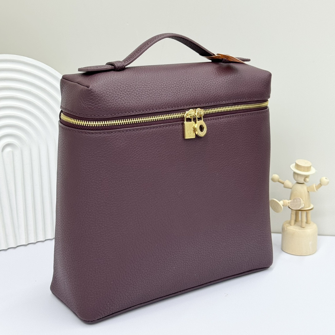 L0r0 P1ana Extra Pocket backpack L23.5 Grained Calfskin 23 x 21 x 8 cm