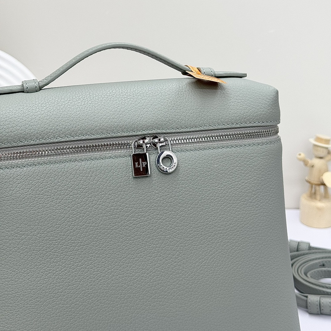 L0r0 P1ana Extra Pocket backpack L23.5 Grained Calfskin 23 x 21 x 8 cm