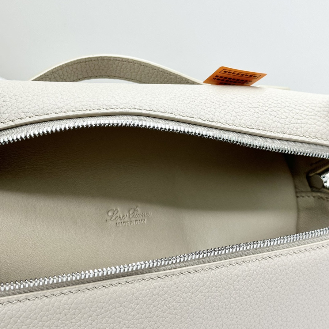 L0r0 P1ana Extra Pocket backpack L23.5 Grained Calfskin 23 x 21 x 8 cm