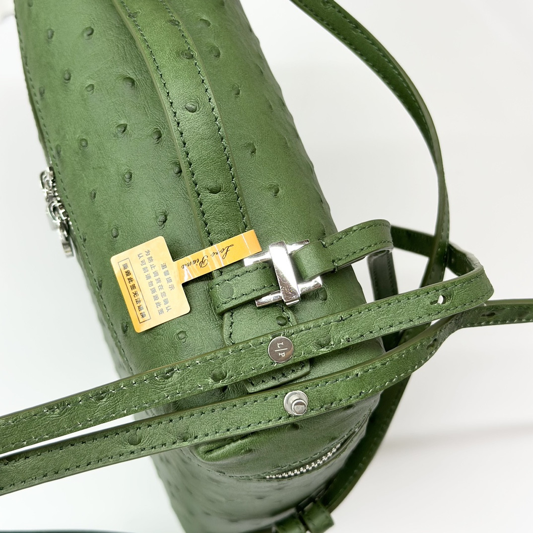 L0r0 P1ana Extra Pocket backpack L23.5 Ostrich-grained Leather 23 x 21 x 8 cm