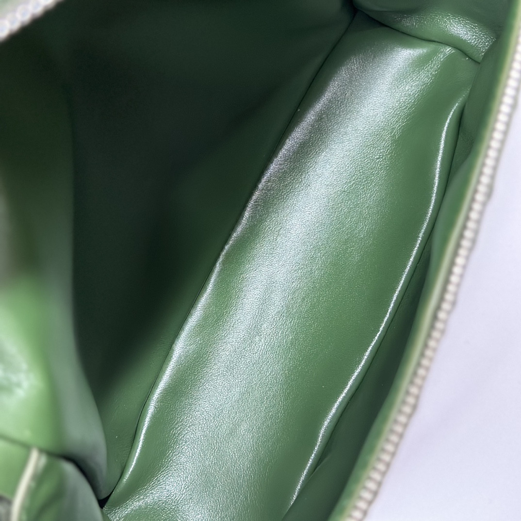 L0r0 P1ana Extra Pocket backpack L23.5 Ostrich-grained Leather 23 x 21 x 8 cm