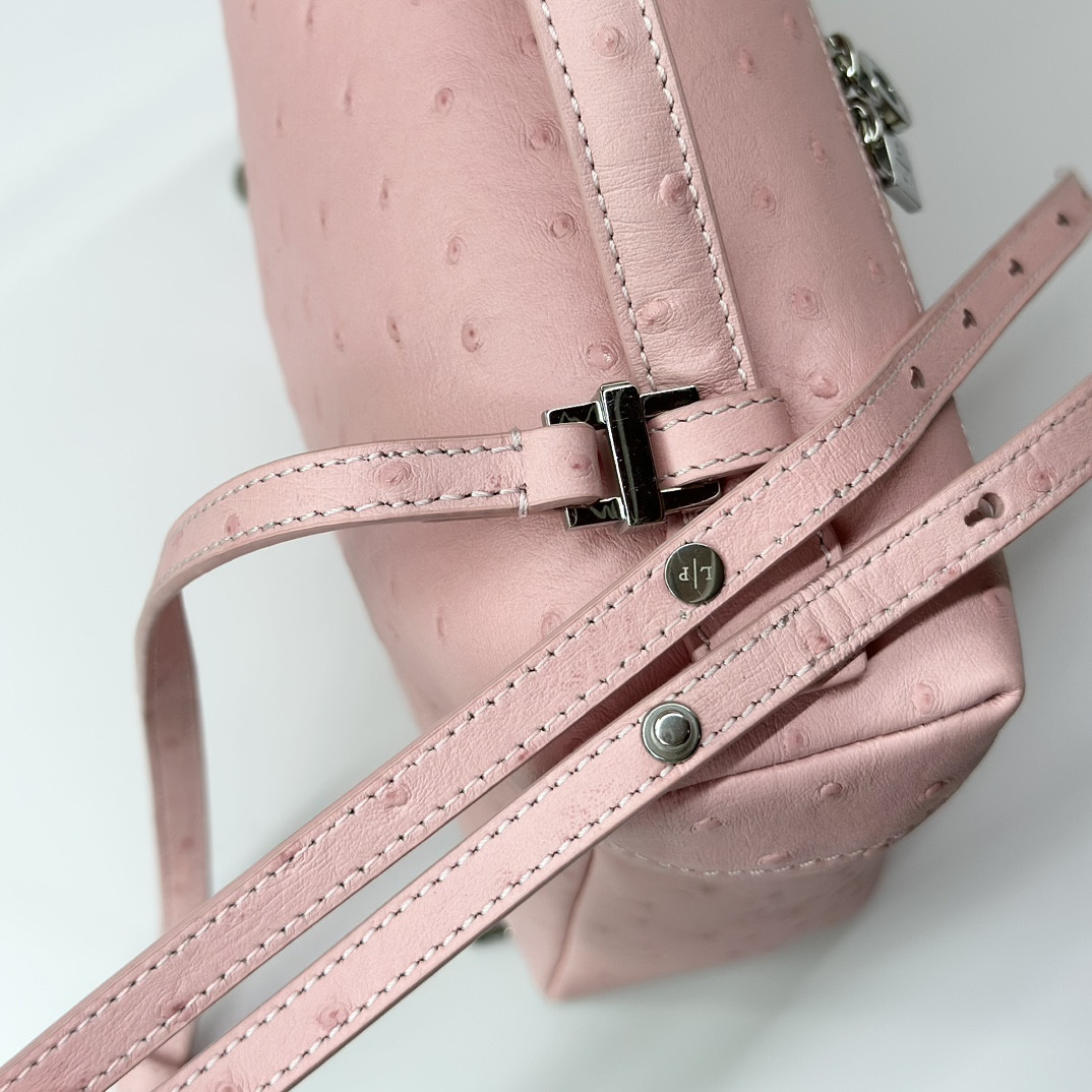 L0r0 P1ana Extra Pocket backpack L23.5 Ostrich-grained Leather 23 x 21 x 8 cm
