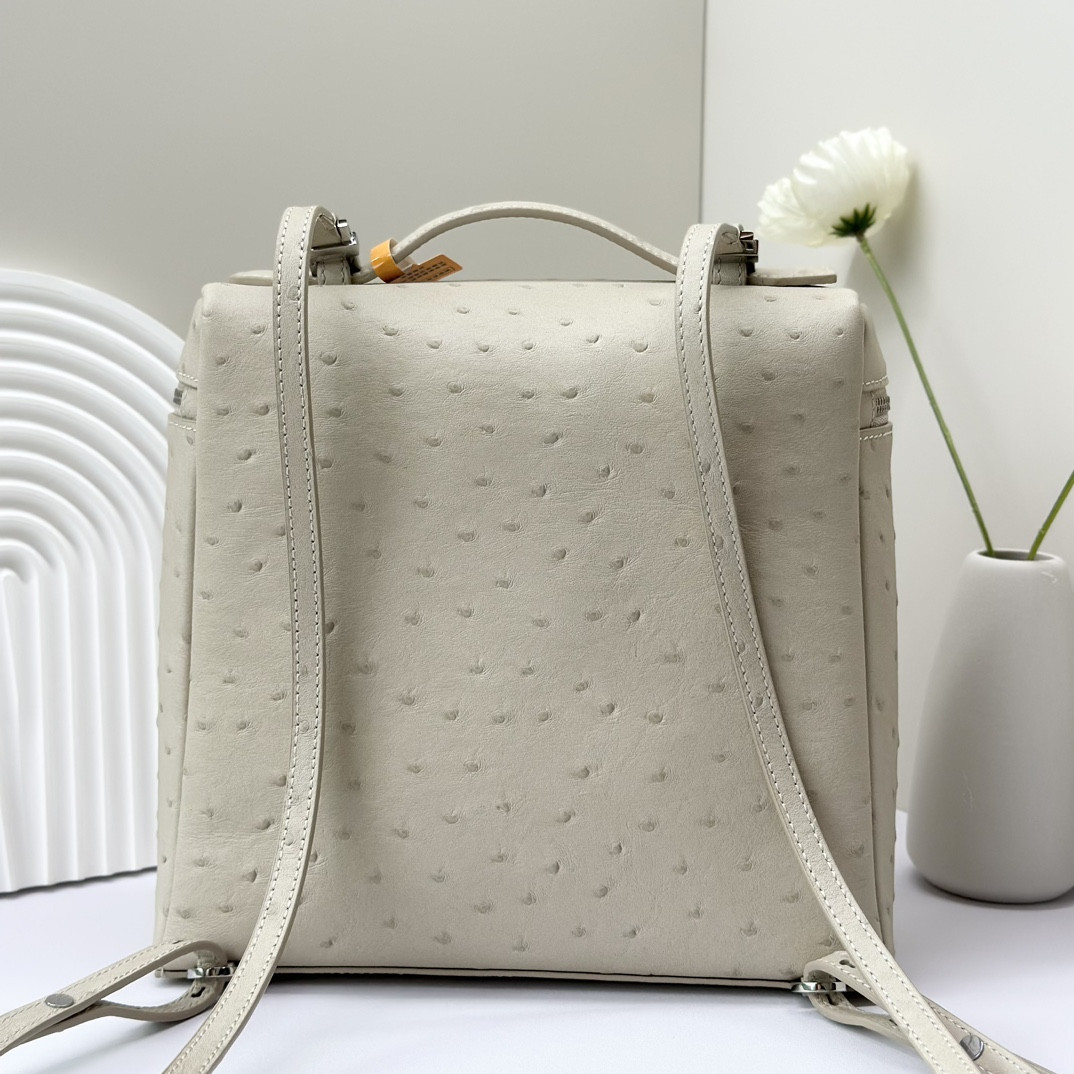 L0r0 P1ana Extra Pocket backpack L23.5 Ostrich-grained Leather 23 x 21 x 8 cm