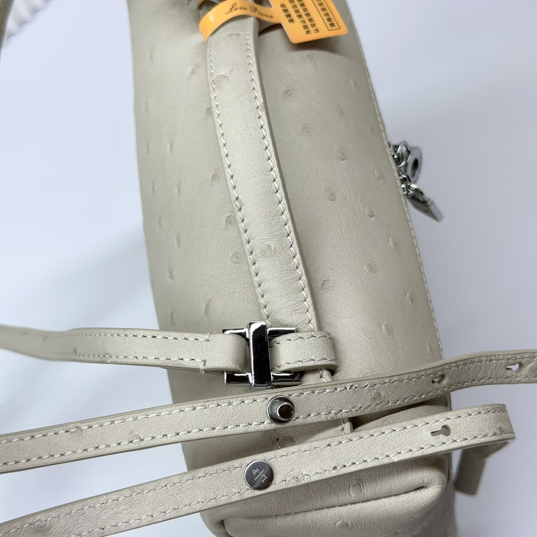 L0r0 P1ana Extra Pocket backpack L23.5 Ostrich-grained Leather 23 x 21 x 8 cm