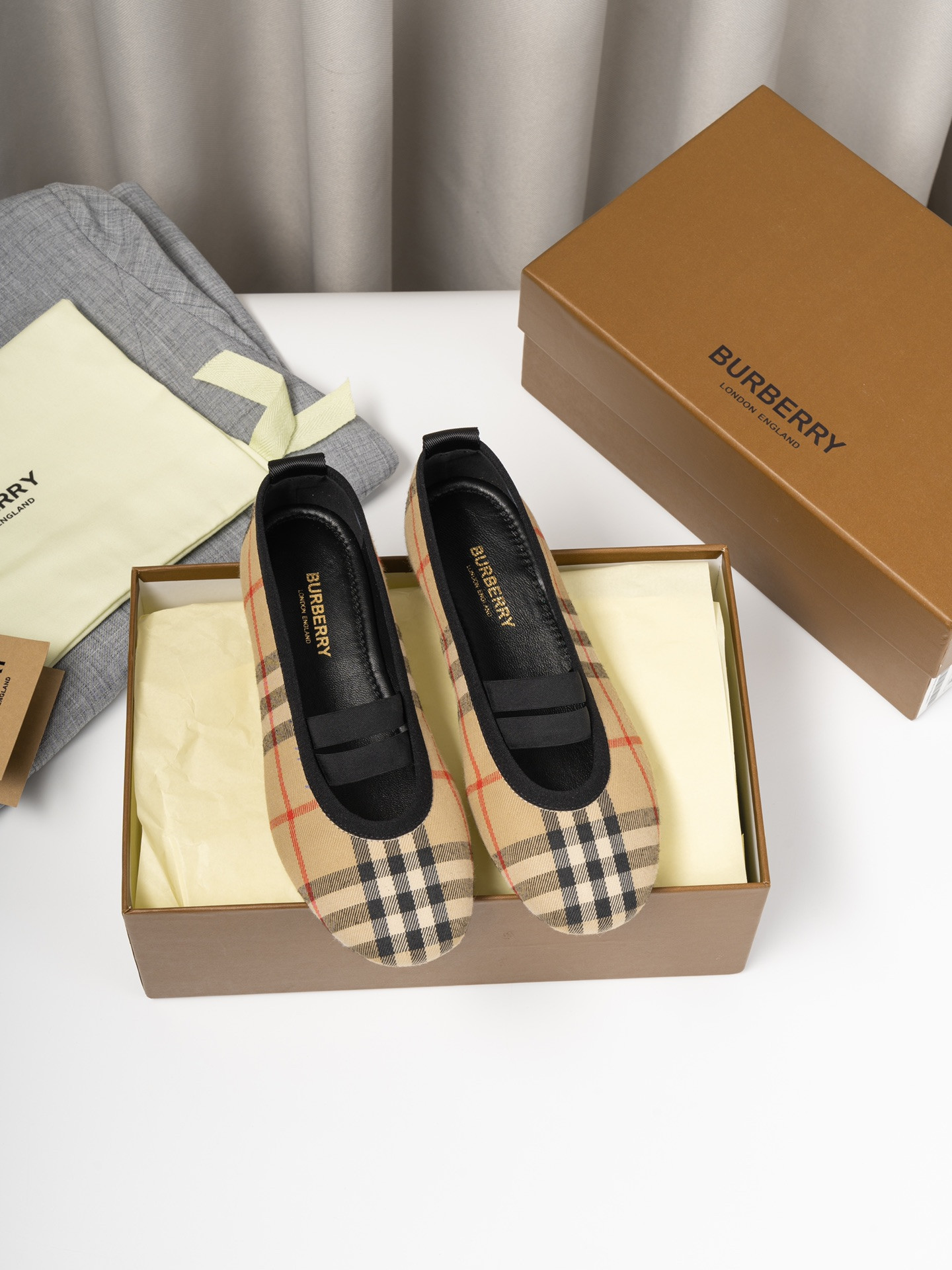 UA Bv*b*rry Check Mary Jane Flats