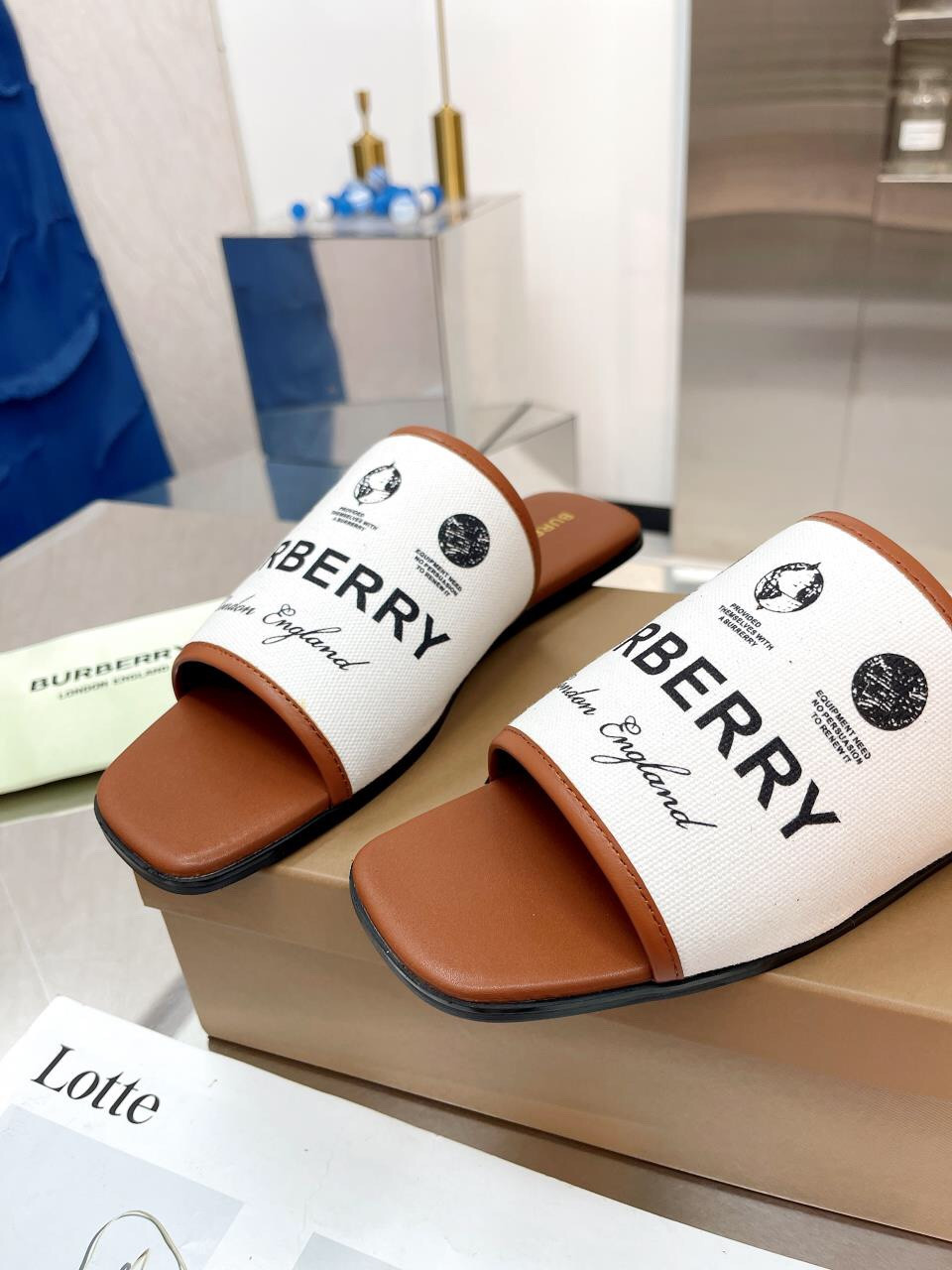 UA Bv*b*rry Slides