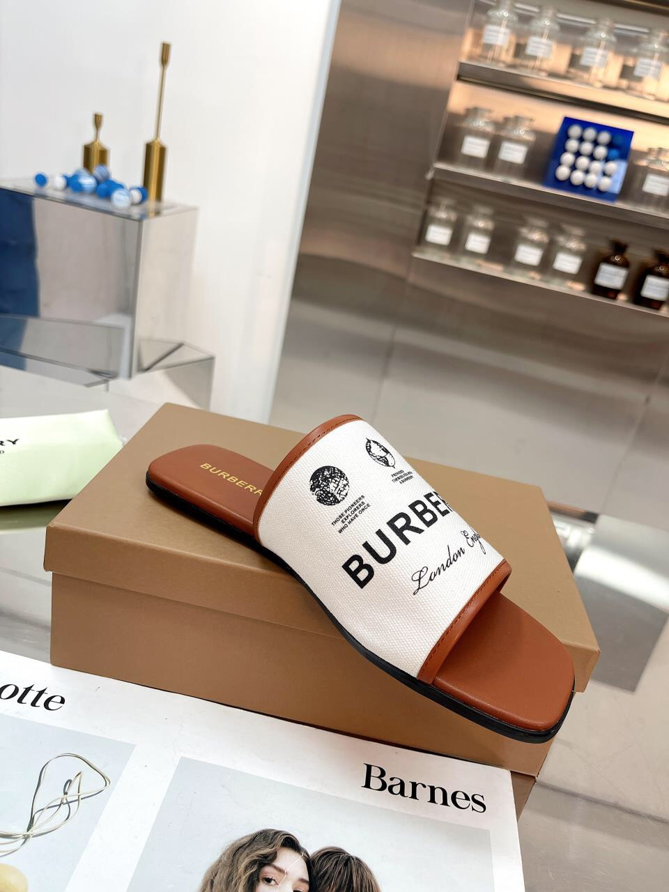 UA Bv*b*rry Slides
